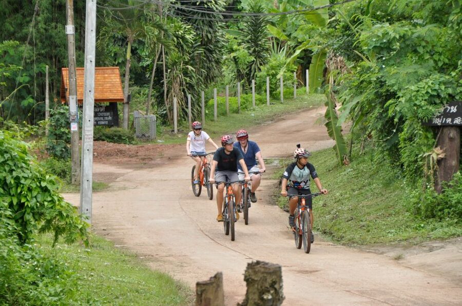 Chiang Mai Fields of Gold Cycling Tour - What the support vehicle adds