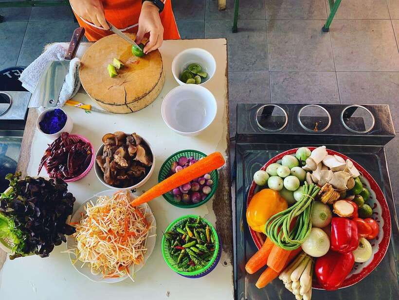 Chiang Mai: Half Day Cooking Class at Organic Farm - Morning or evening class?