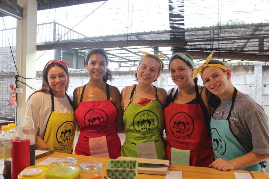 Chiang Mai: Half Day Morning Cooking Class with Market Tour - What the instructors add