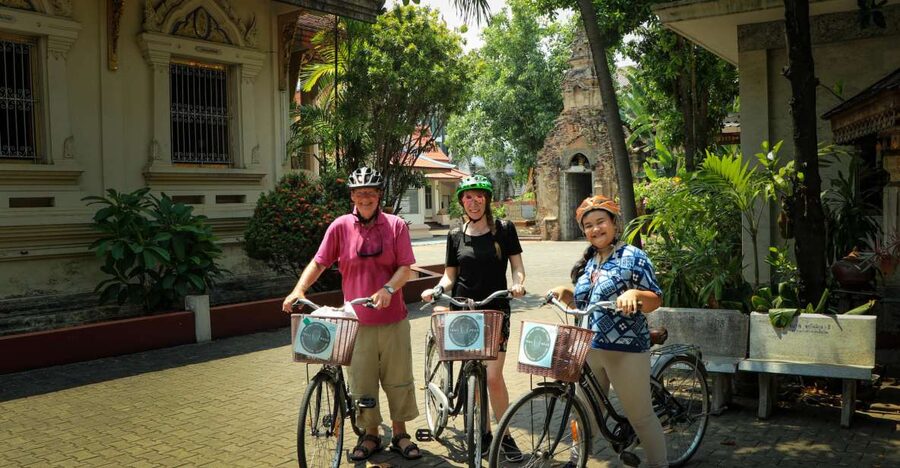 Chiang Mai: Half-Day Old Town Cycling Tour - Quiet lanes, temples, and old architecture
