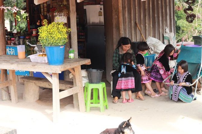 Chiang Mai : Hill Tribe Ways & Evening Chanting at Doi Suthep Temple Small Group - What happens at the temple