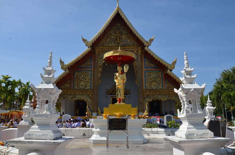 Chiang Mai: Historic Temples and City Guided Walking Tour - Wat Phan Tao, the quiet appeal of teak