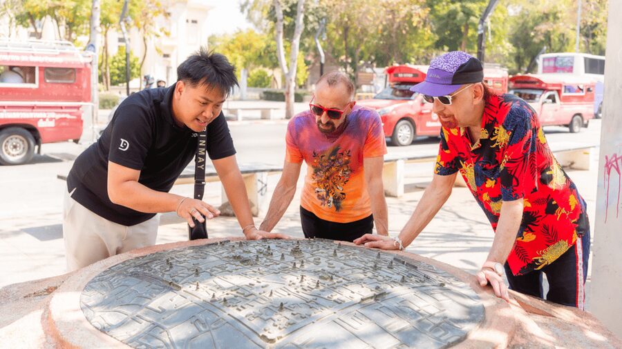 Chiang Mai: Historical and Culture Exploration Walking Tour - What the guide adds to the walk