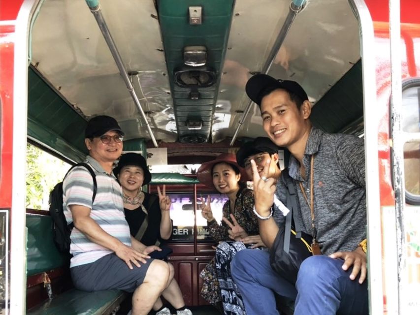 Chiang Mai: History & Mouth Watering Food Tour - What the guide adds to the day