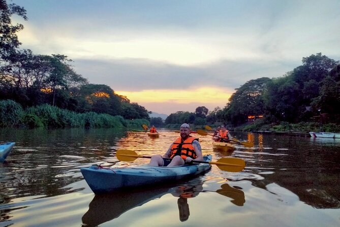 Chiang Mai: Kayak Under the Stars – 6 km to the Heart of the City - The first stretch: trees, insects, and very little city