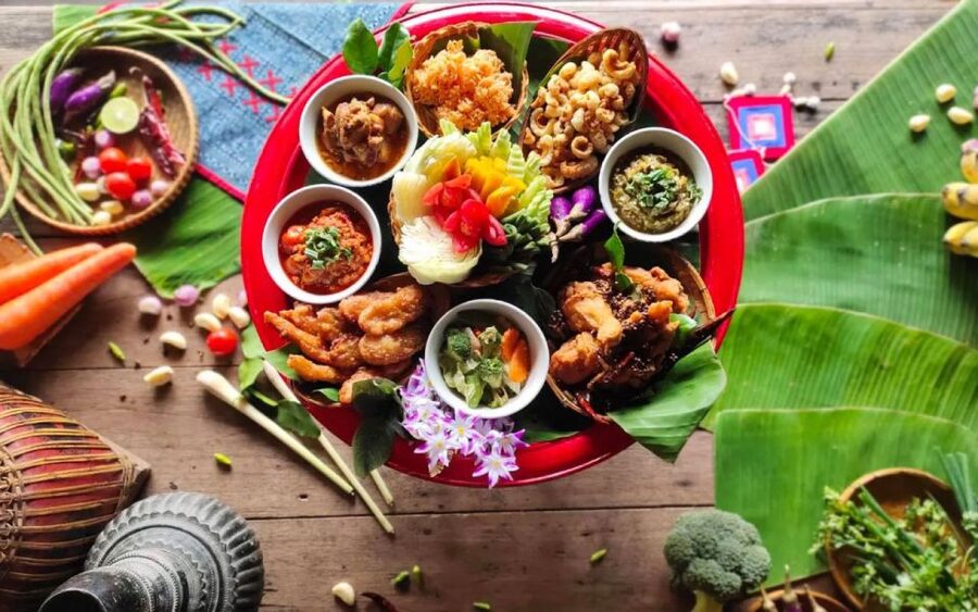 Chiang Mai: Khantoke Dinner with Traditional Performance - A Northern Thai evening built around sharing