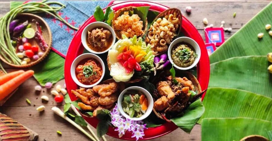 Chiang Mai: Khantoke Dinner with Traditional Performance - The Lanna show tells its story through movement