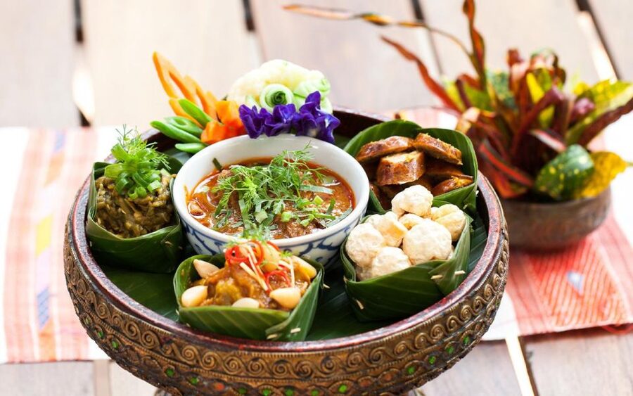 Chiang Mai: Khantoke Dinner with Traditional Performance - Who will enjoy this Chiang Mai experience