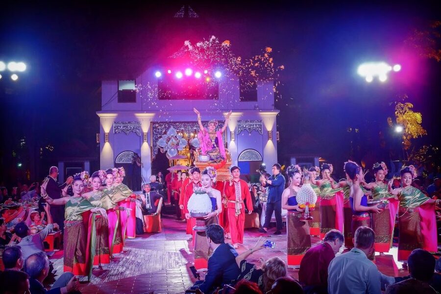 Chiang Mai: Khantoke Dinner with Traditional Performance - Choosing between the set menu and buffet
