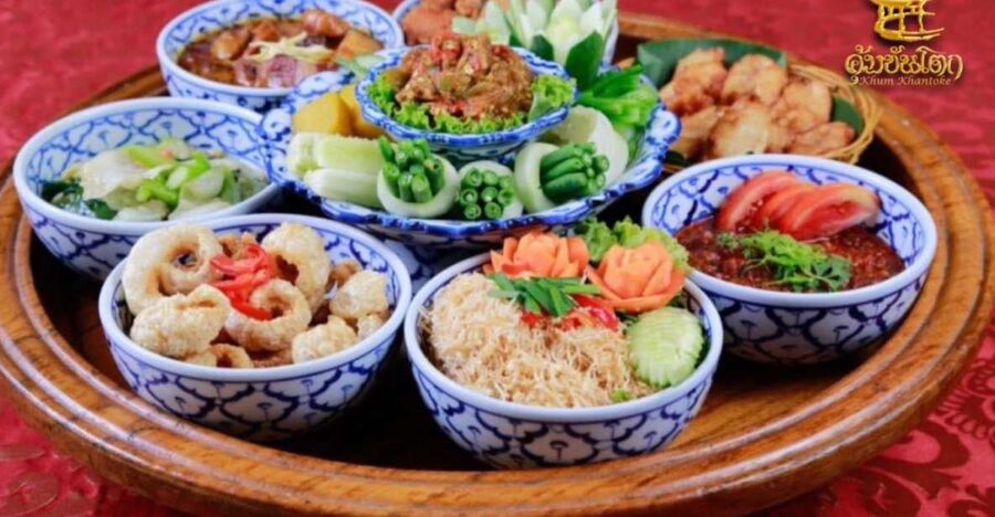 Chiang Mai: Khum Khantoke Northern Thai Cuisine and Show - The show from 7:15 to 8:15 p.m.