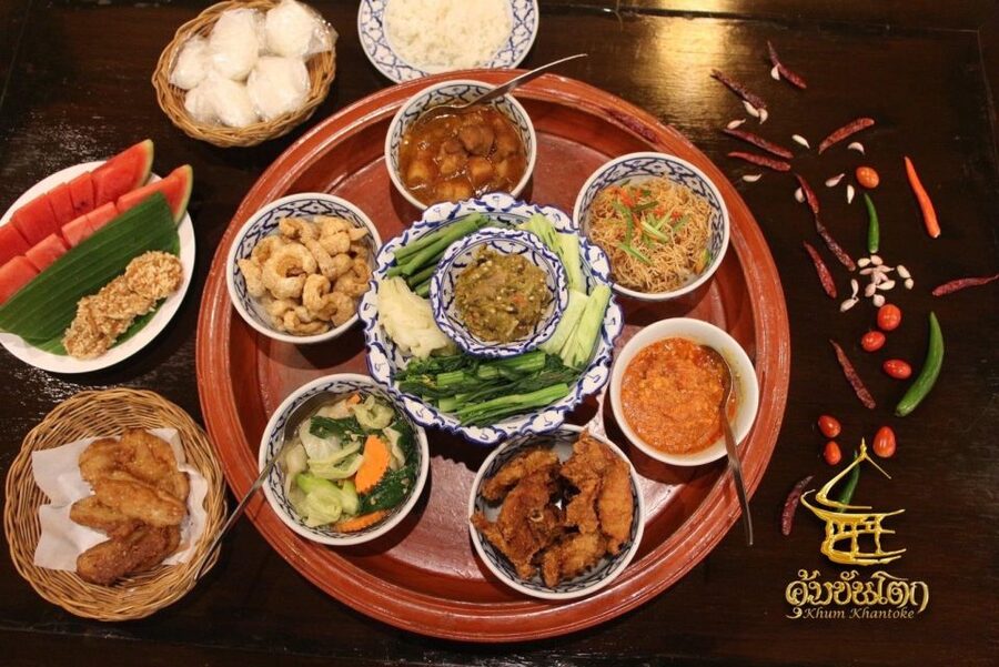 Chiang Mai: Khum Khantoke Northern Thai Cuisine and Show - Five dinner sets and who should choose them