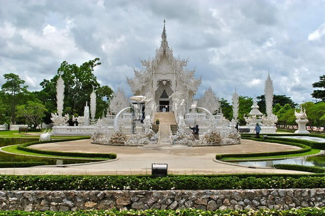 Chiang Mai: Ladyboy Cabaret – Stories, Dinner and Sparkle - Who will enjoy this four-hour tour most