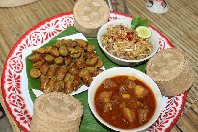 Chiang Mai Lanna Northern Thai Cooking Experience with Locals - Four Lanna dishes, with real work at the table