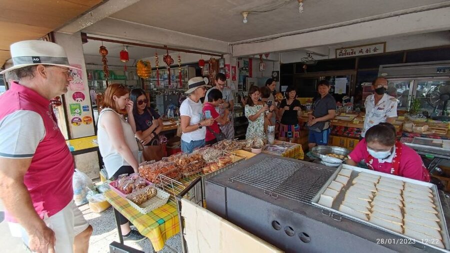 Chiang Mai: Local Food and Markets Guided Walking Tour - Price, extra food costs, and overall value