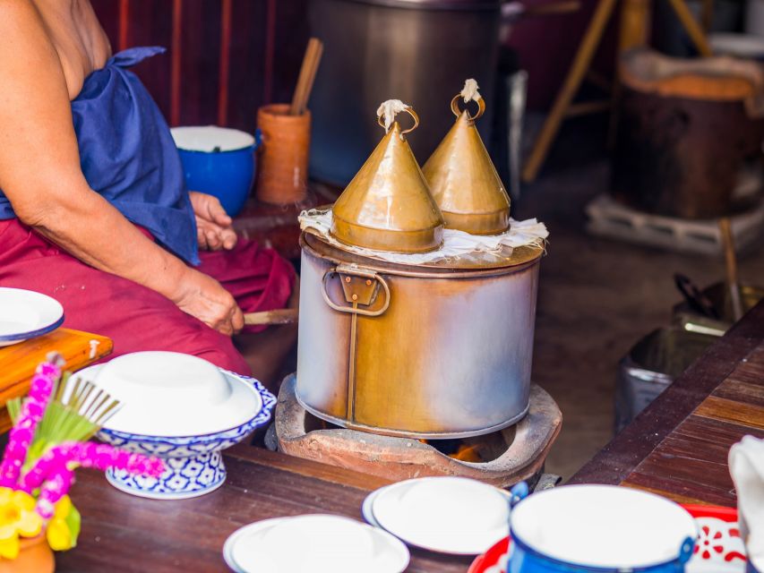 Chiang Mai: Local Food and Markets Guided Walking Tour - Mango sticky rice for the sweet course