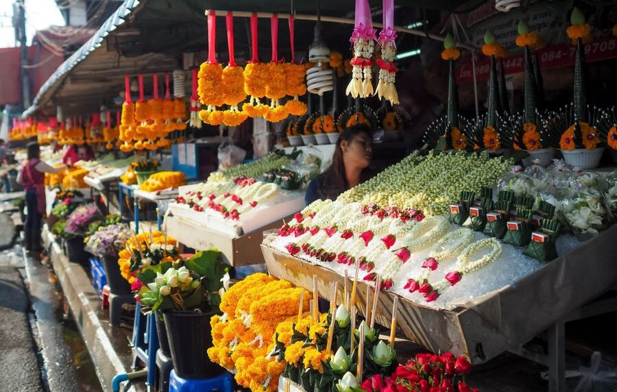 Chiang Mai: Local Food and Markets Guided Walking Tour - Starting with Khao Kriab Pak Moh at Lung Khajohn Wat Ket