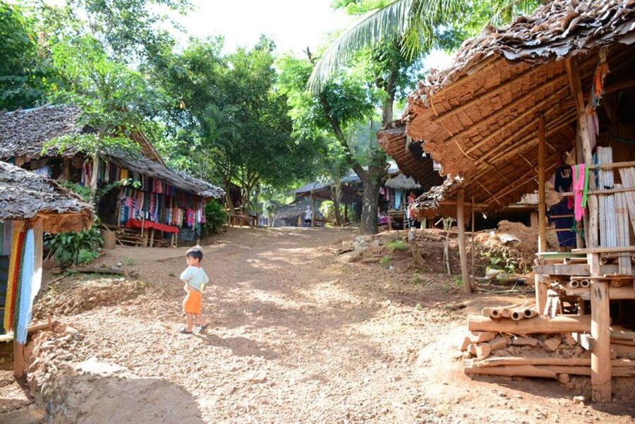 Chiang Mai: Long Neck Village & Chiang Rai’s Iconic Temples - The Blue Temple and a quieter mood