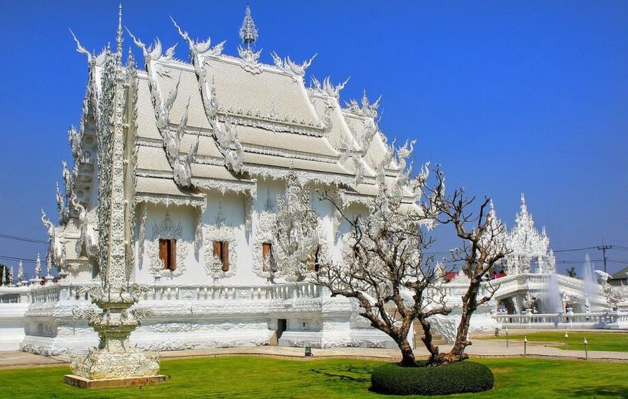 Chiang Mai: Long Neck Village & Chiang Rai’s Iconic Temples - Karen Long Neck Village: cultural encounter or shopping stop?