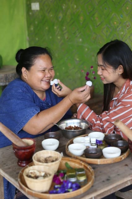 Chiang Mai : Making Herbal Ball And Inhaler - Who will enjoy this workshop most
