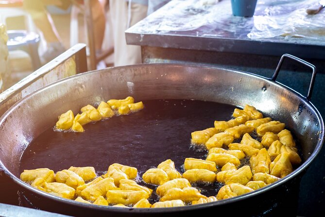 Chiang Mai Michelin Food Walking Tour with Professional Tour Guide - Warorot Market and the sweet search