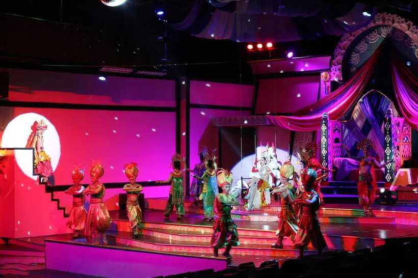 Chiang Mai: Miracle Cabaret Show - The theater and seating tradeoff