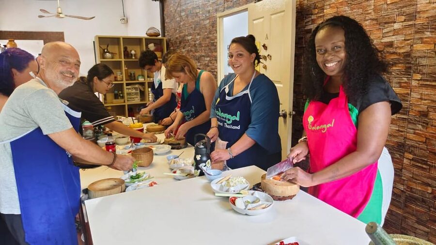 Chiang Mai: Morning Cooking Class with Market Visit - Dessert and a proper sit-down meal