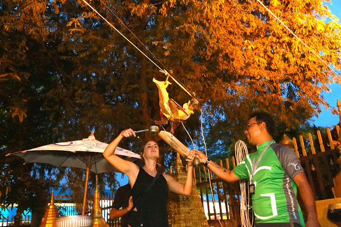 Chiang Mai Night Bike Tour - Three Kings Monument and Chiang Mai’s beginnings