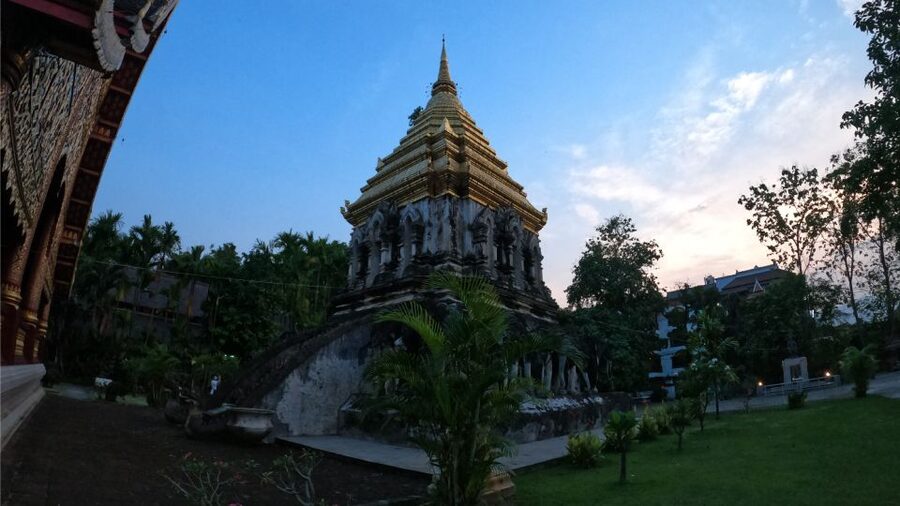 Chiang Mai: Nighttime City Highlights by EV Tram - Wat Chiang Man and Wat Lok Moli After Dark