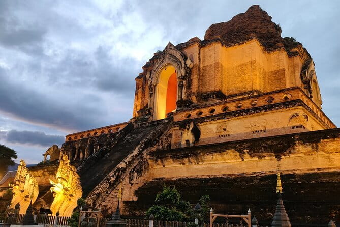 Chiang Mai Old City & Temples 3 hour Twilight Walking Tour - Key points at a glance