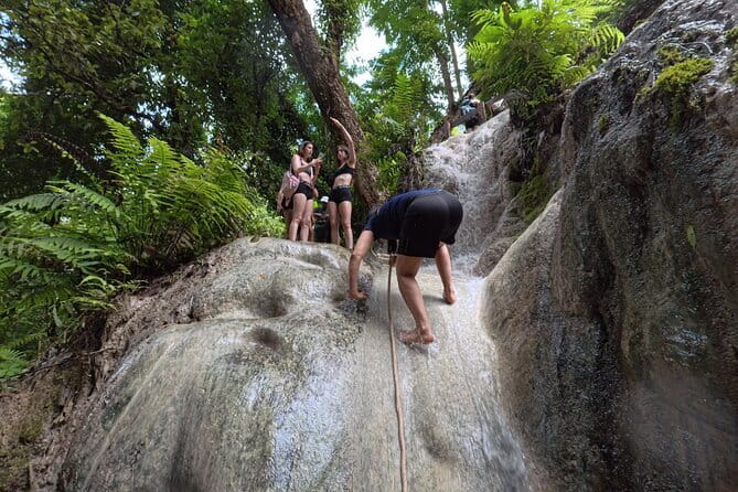 Chiang Mai Old City & Temples 3 hour Twilight Walking Tour - What the guide adds to the walk