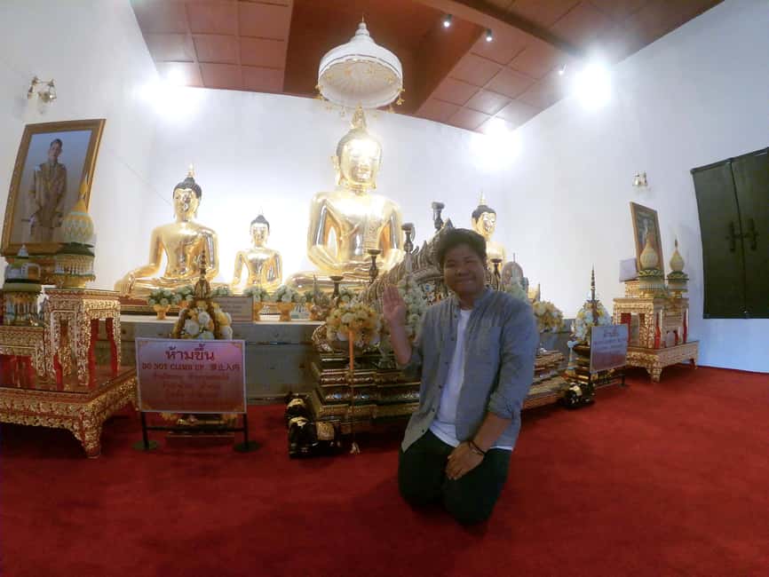 Chiang Mai Old City Twilight Walk Tour: Lanna Majestic Glow - What the guide adds to the experience