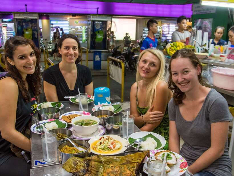 Chiang Mai: Private Historic Old City Bike Tour - Night - The guides make the difference