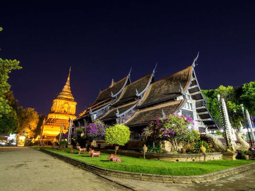 Chiang Mai: Private Historic Old City Bike Tour - Night - Moat roads, old walls, and quiet alleys