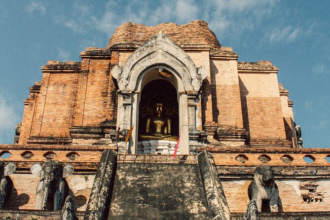 Chiang Mai Shared City Tour with Famous Temples - How the guide affects the day