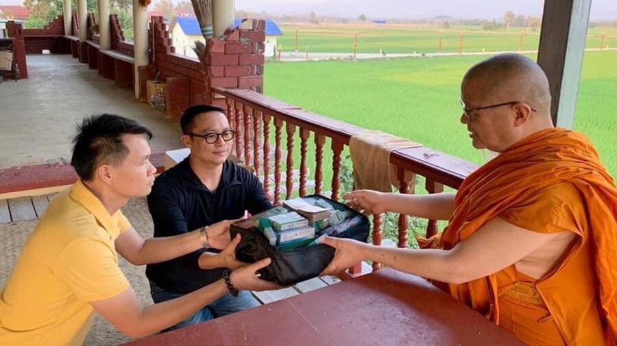 Chiang Mai: Silver Craftwork Temple Tour with Monk Meeting - Booking flexibility and meeting arrangements