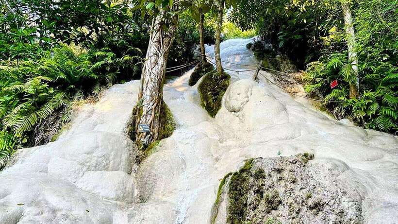 Chiang Mai: Sticky Waterfall, Chet Si Fountain Park Transfer - Two hours at Sticky Waterfall