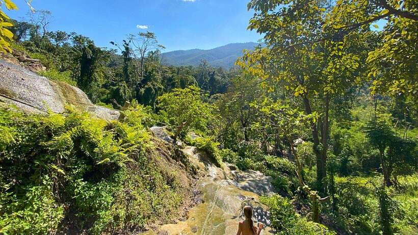 Chiang Mai: Sticky Waterfall, Chet Si Fountain Park Transfer - Packing for water, sun, and wet rock