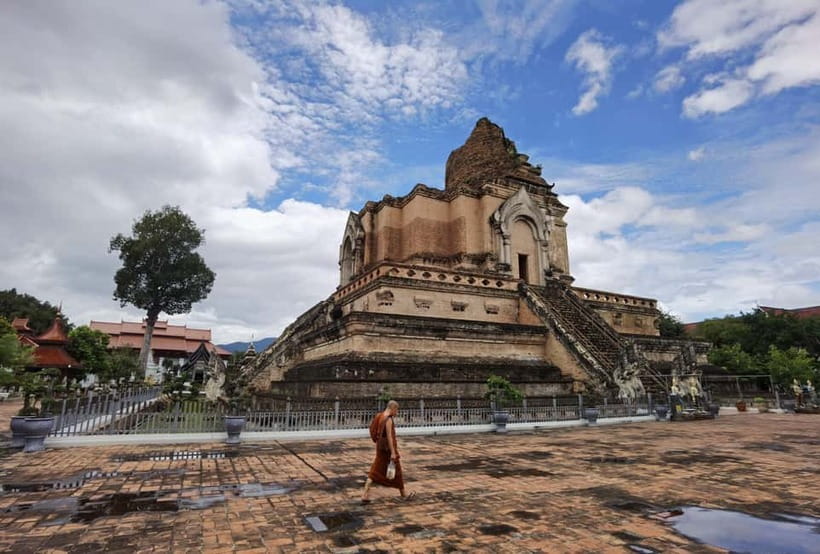Chiang Mai: Temple And City Walking Tour Part I - Wat Chedi Luang and its damaged stupa