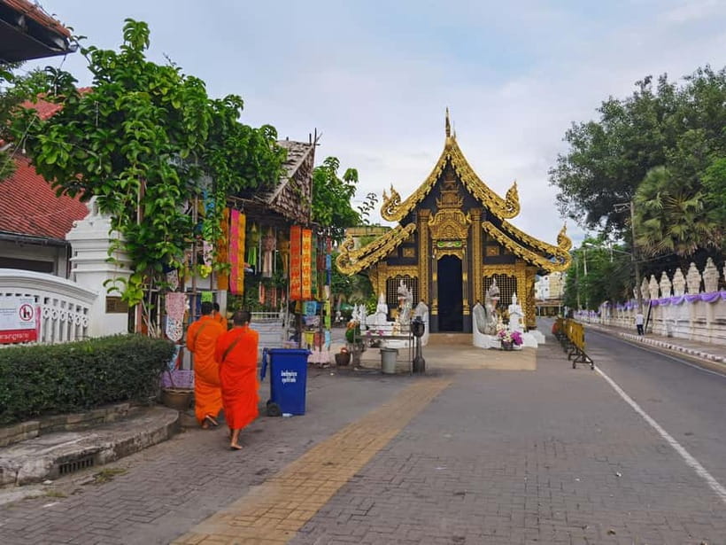 Chiang Mai: Temple And City Walking Tour Part I - Buddhist practice explained by former monks