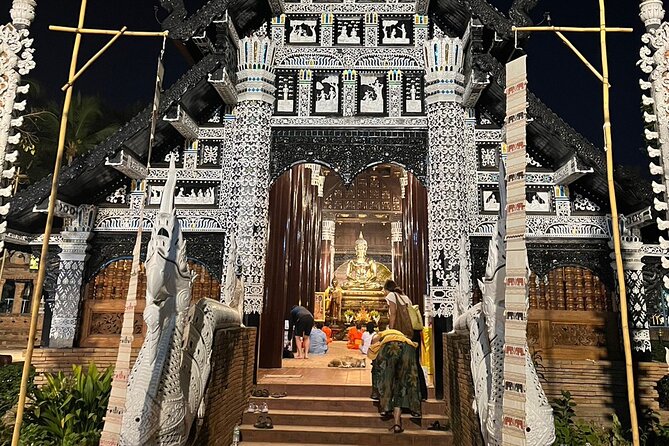 Chiang Mai Temples and Market Tuk-Tuk Evening Night Tour - Meeting point, weather, and comfort