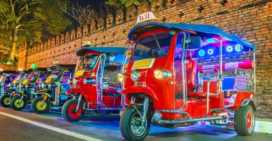 Chiang Mai: Temples and Street Food Night Tour by Tuk Tuk - Three Kings Monument and Chiang Mai’s origin story