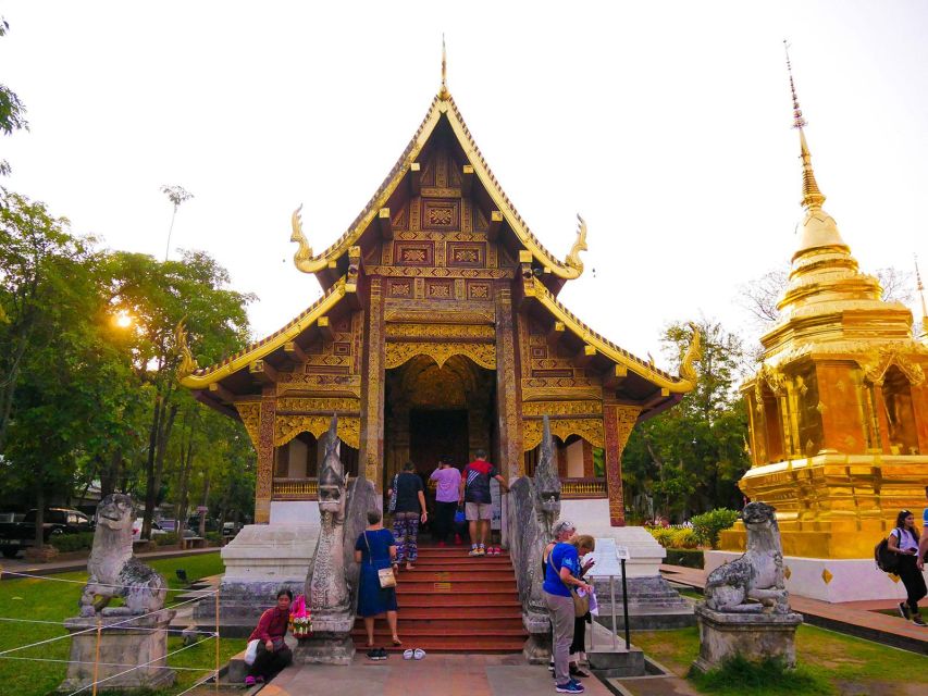 Chiang Mai: Temples and Street Food Night Tour by Tuk Tuk - Wat Phra Singh’s Lanna details