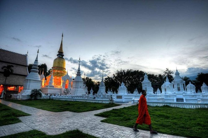 Chiang Mai Temples & City - The guide, vehicle, and group size