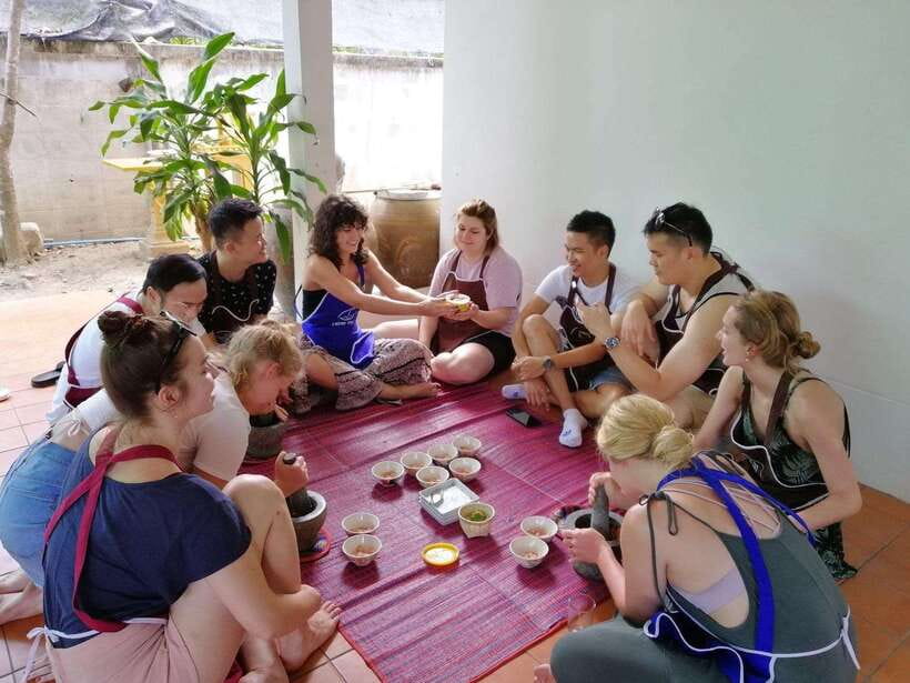 Chiang Mai: Thai Cooking and Market Tour with Lanna Smile - Starting at the Chiang Mai market