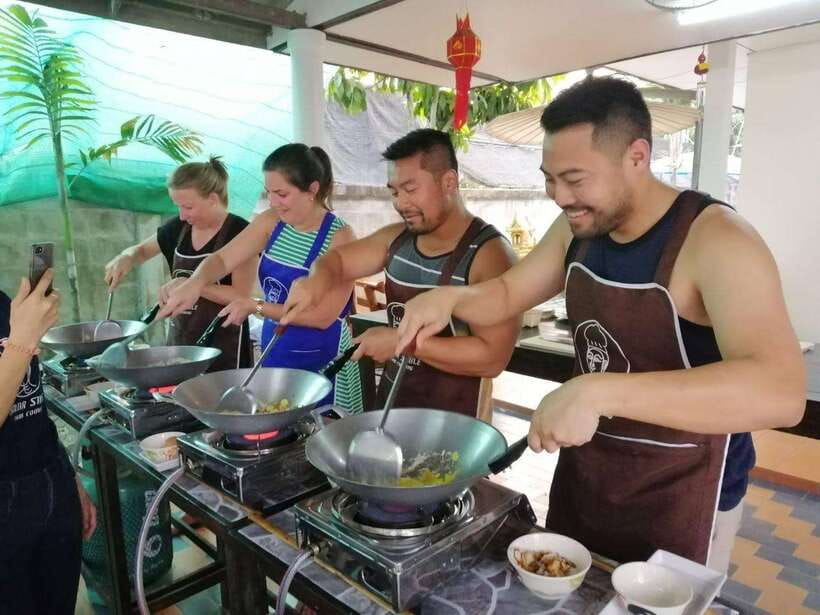 Chiang Mai: Thai Cooking and Market Tour with Lanna Smile - Practical tips for a smoother day