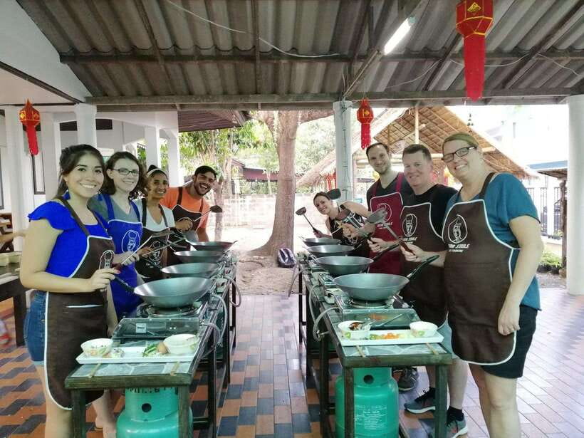 Chiang Mai: Thai Cooking and Market Tour with Lanna Smile - Choosing dishes from the Thai menu