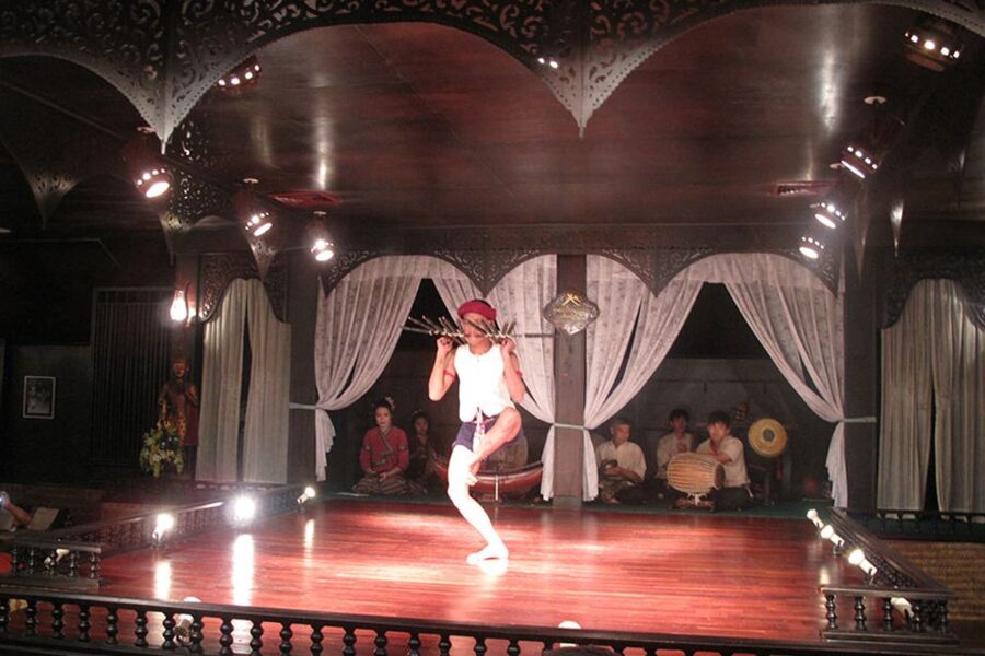 Chiang Mai Traditional Khan Toke Meal & Cultural Performance - Floor seating, comfort, and accessibility