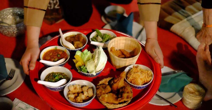 Chiang Mai Traditional Khan Toke Meal & Cultural Performance - Sitting down to a Khan Toke dinner