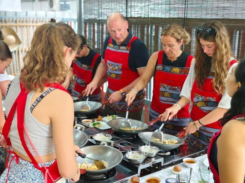 Chiang Mai: Traditional Thai Cooking Class with Market Tour - What the $32 price really buys