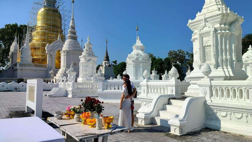 Chiang Mai: Tuk-Tuk Evening Tour with Temples & Street Foods - Wat Lok Moli and old Lanna design